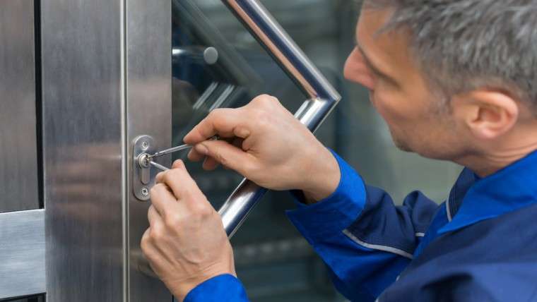 lock replacement and lock repair when locked out
