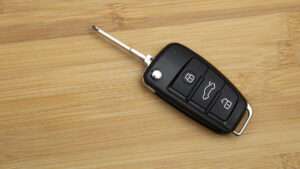 can locksmiths make car keys with chips