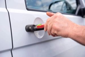 How a Professional Locksmith for Automobiles Can Secure Your Vehicle in Ottawa